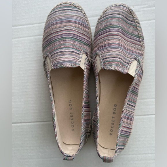 ROCKET DOG SLIP ON STRIPED-FAUX ESPADRILLE. EXCELLENT CONDITION. - Picture 14 of 16